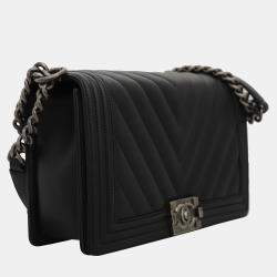 Pre Owned Chanel Black Quilted Lambskin Leather Chevron Medium Boy Bag