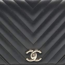 Pre Owned Chanel Black Chevron Leather Medium Statement Flap Bag