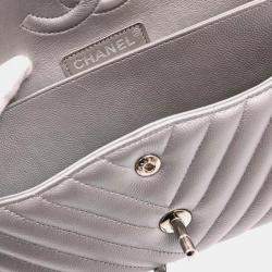 Pre Owned Chanel Silver Calfskin Chevron Medium Classic Double Flap Shoulder Bag