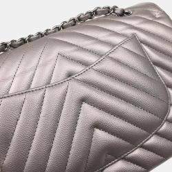 Pre Owned Chanel Silver Calfskin Chevron Medium Classic Double Flap Shoulder Bag