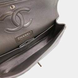 Pre Owned Chanel Silver Calfskin Chevron Medium Classic Double Flap Shoulder Bag