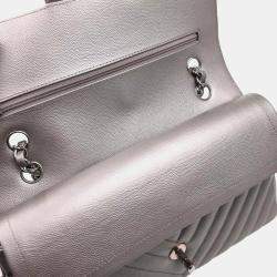 Pre Owned Chanel Silver Calfskin Chevron Medium Classic Double Flap Shoulder Bag