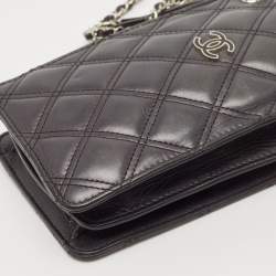 Pre Owned Chanel Black Quilted Leather CC Phone Holder Crossbody Bag
