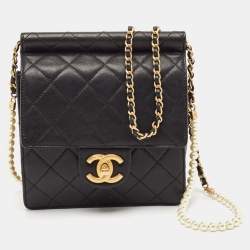 مملوكة مسبقًا Chanel Black Quilted Leather Chic Pearls Crossbody Bag