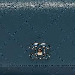 مملوكة مسبقًا Chanel Blue Quilted Leather CC Waist Bag