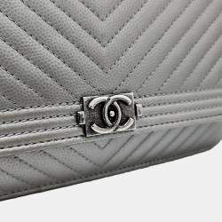 Pre Owned Chanel Silver Leather Caviar Chevron WOC Mini Crossbody Bag