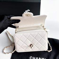 Pre Owned Chanel White Leather Chain Shoulder Bag 