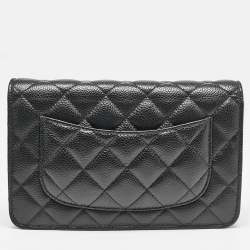 مملوكة مسبقًا Chanel Black Quilted Caviar Leather Classic Wallet on Chain