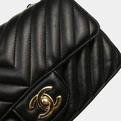 Pre Owned Chanel Black Lambskin Chevron Flap Shoulder Bag 