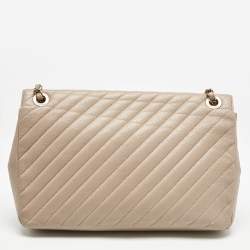 Pre Owned Chanel Beige Diagonal Quilted Leather Medium Flap Bag