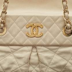 Pre Owned Chanel Off White Quilted Iridescent Leather Chic Quilt Bowling Bag