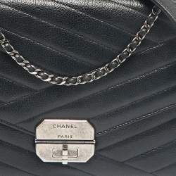 Pre Owned Chanel Black Chevron Quilted Leather Gabrielle Flap Bag