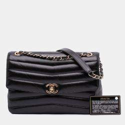 Pre Owned Chanel Black Chevron Shiny Lambskin Miroir Flap