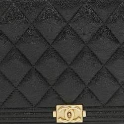 مملوكة مسبقًا Chanel Black Quilted Caviar Leather Boy Wallet On Chain