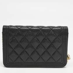 مملوكة مسبقًا Chanel Black Quilted Caviar Leather Boy Wallet On Chain