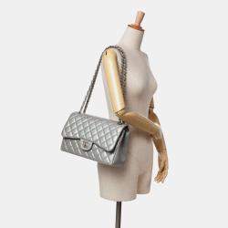 Pre Owned Chanel Silver Jumbo Classic Lambskin Double Flap
