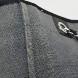 مملوكة مسبقًا Chanel Grey Canvas Medium Deauville Shopper Tote