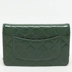 Pre Owned Chanel Green Quilted Patent Leather CC Wallet On Chain
