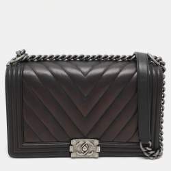 Pre Owned Chanel Black Quilted Chevron Leather New Medium Boy Flap Bag