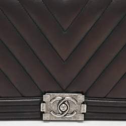 Pre Owned Chanel Black Quilted Chevron Leather New Medium Boy Flap Bag