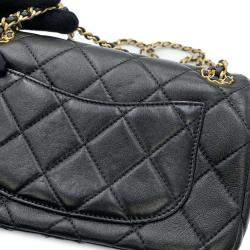 Chanel Black Lambskin 19 Flap Chain Shoulder Bag 20