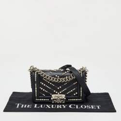 Pre Owned Chanel Black Leather Pearl Chevron Small Boy Flap Bag
