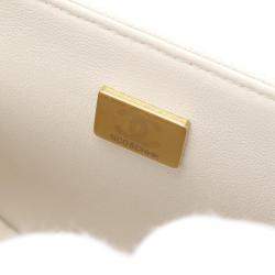 Pre Owned حقيبة كتف صغيرة من الجلد الأبيض شاني تشانيل بوي GHW CC