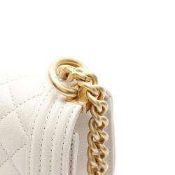 Pre Owned حقيبة كتف صغيرة من الجلد الأبيض شاني تشانيل بوي GHW CC