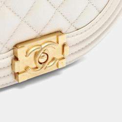 Pre Owned حقيبة كتف صغيرة من الجلد الأبيض شاني تشانيل بوي GHW CC