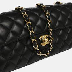 مملوكة مسبقًا Chanel East West Black Lambskin Shoulder Bag