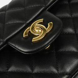 مملوكة مسبقًا Chanel East West Black Lambskin Shoulder Bag