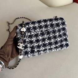 Chanel Houndstooth Tweed Enamel Clasp Heart Chain Chip Model