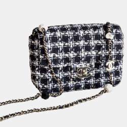 Chanel Houndstooth Tweed Enamel Clasp Heart Chain Chip Model