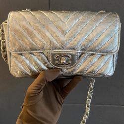 Pre Owned Chanel Chevron Classic Flap Mini Silver Leather Shoulder Bag