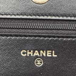 Pre Owned Chanel Black Quilted Leather 19 Flap Wallet on Chain
