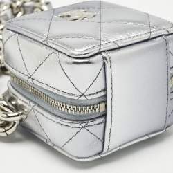 Pre Owned Chanel Silver Quilted Leather Like A Wallet Chain Clutch