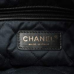 Pre Owned Chanel Metallic Grey Quilted Leather Small 22 Bag