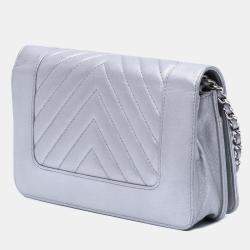 Pre Owned Chanel Silver Chevron Quilted Metallic Lambskin Mademoiselle Wallet On Chain