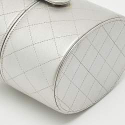 Pre Owned Chanel Metallic Silver Quilted Leather CC Vanity Bag