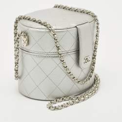 Pre Owned Chanel Metallic Silver Quilted Leather CC Vanity Bag