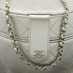 Pre Owned Chanel Metallic Silver Quilted Leather CC Vanity Bag