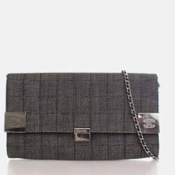 Pre Owned Chanel Chocolate Bar Vintage Denim Flap Bag