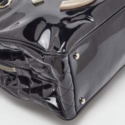 Pre Owned Chanel Black Patent Vinyl Small CC Lipstick Ligne Tote