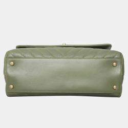 مملوكة مسبقًا حقيبة شانيل كو كو مزودة بمقبض علوي من سحلية مبطنة كيلي مدروجة متوسطة الشيفرون 