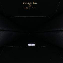 Pre Owned Chanel Black Quilted Patent Calfskin CC Heart Clutch With Chain