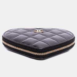 Pre Owned Chanel Black Quilted Patent Calfskin CC Heart Clutch With Chain