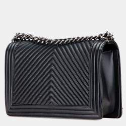 Pre Owned Chanel Black Medium Chevron Wrinkled Lambskin Boy Flap