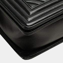 Pre Owned Chanel Black Medium Chevron Wrinkled Lambskin Boy Flap
