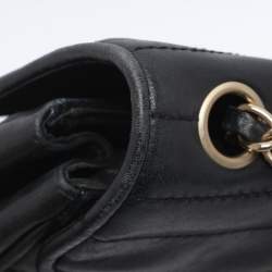 مملوكة مسبقًا شنطة شانيل قلاب جلد أسود مبطن بتطريز شيفرون CC