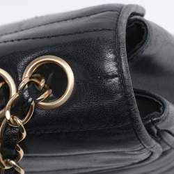 مملوكة مسبقًا شنطة شانيل قلاب جلد أسود مبطن بتطريز شيفرون CC